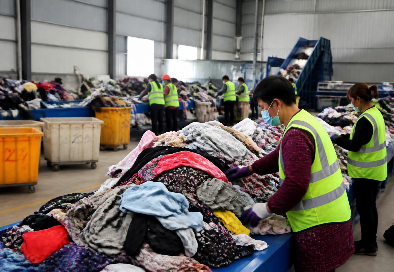 Used clothing sorting warehouse